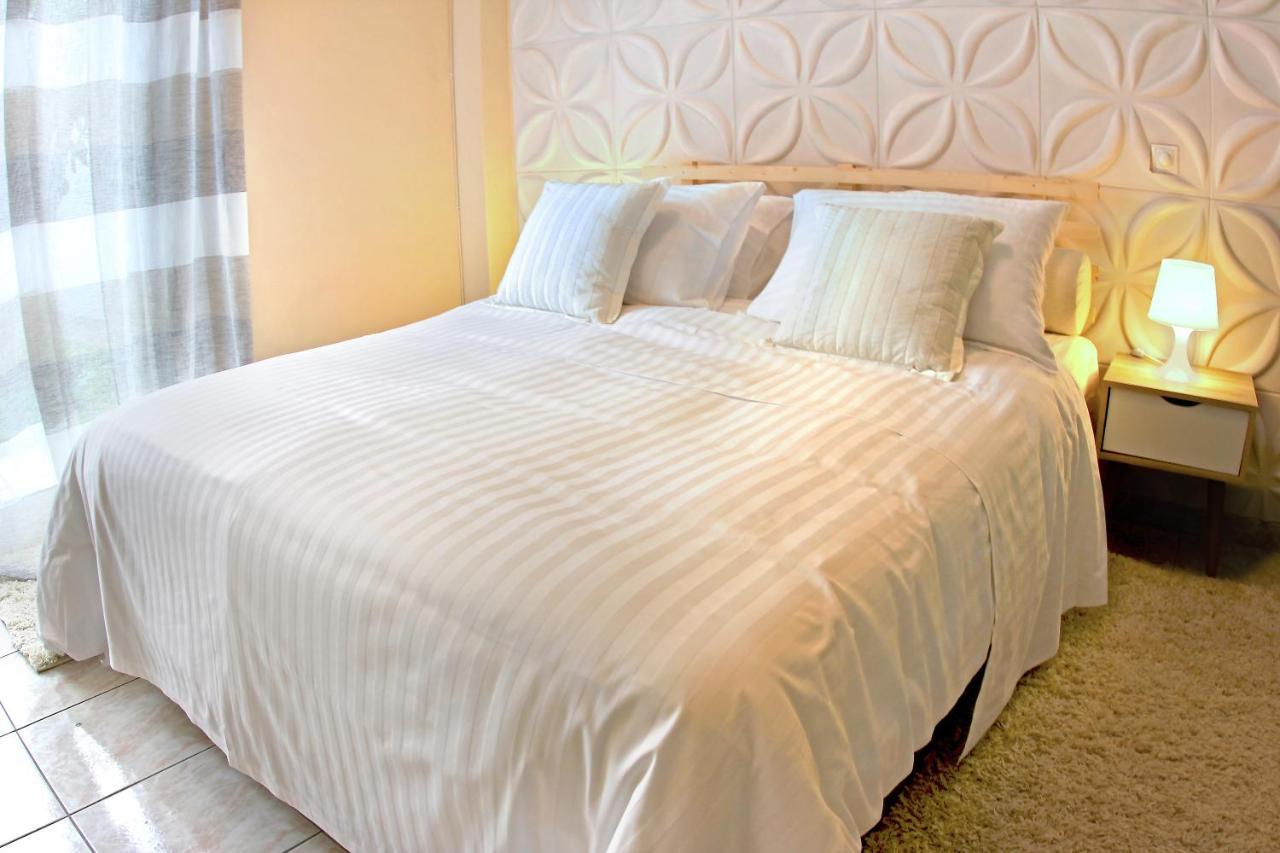 Stylish City Center Garden Apartment Atenas Exterior foto